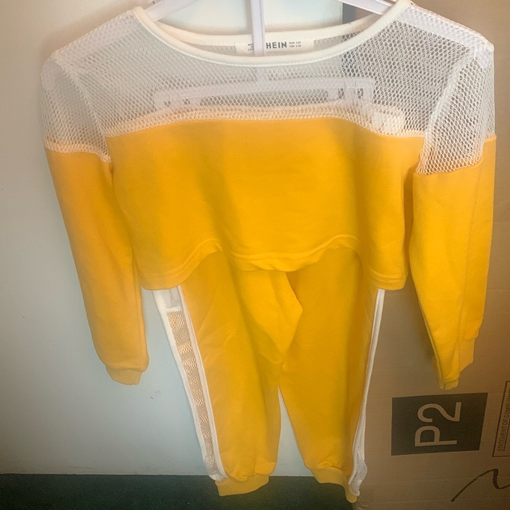 2- Pc Girls Sweat Suit! 🎉